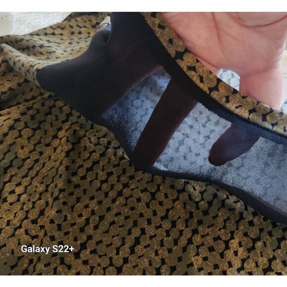 f5 Cato blouse, green with sheer black front neckline - Picture 4 of 7